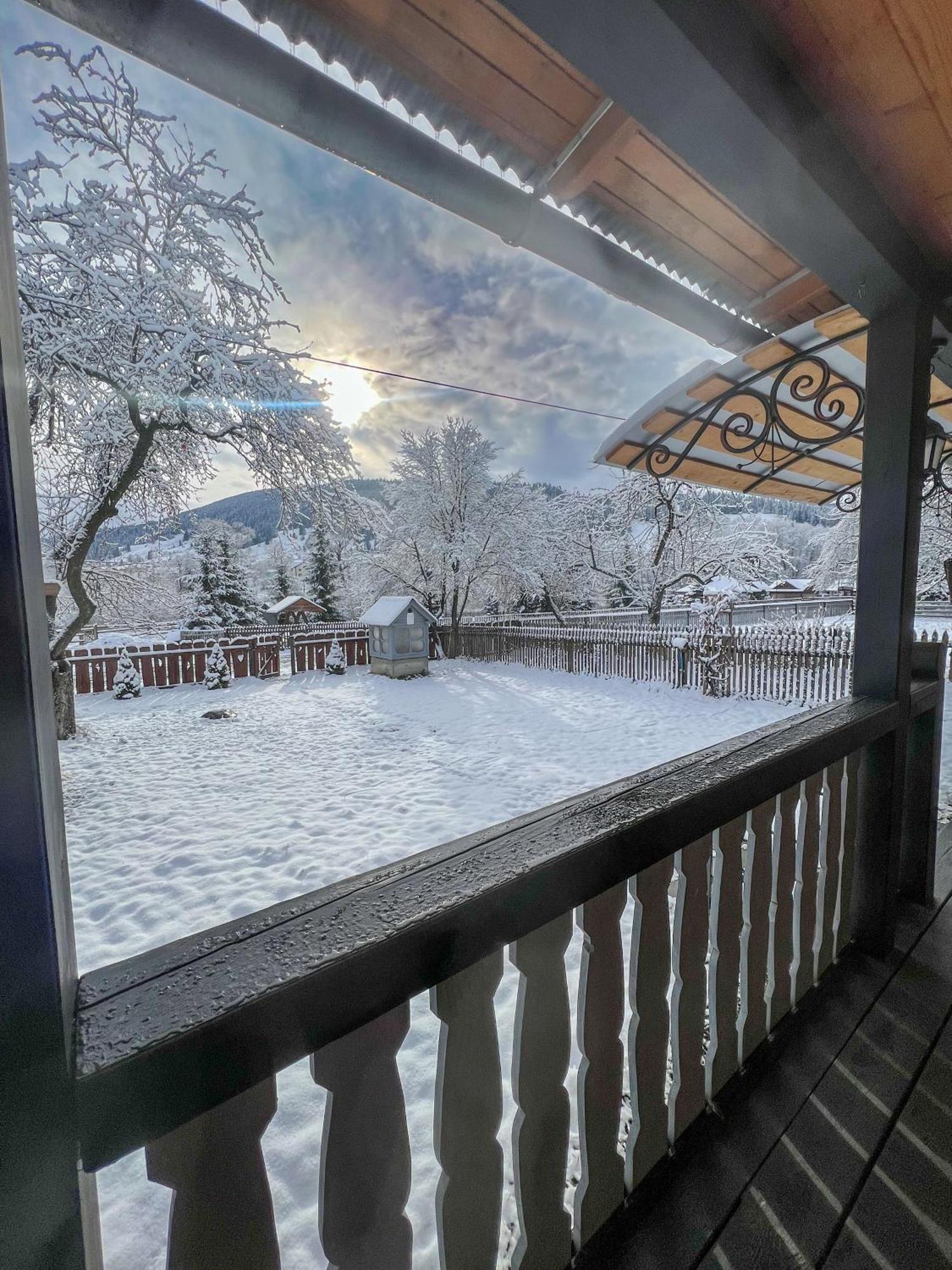Котедж Шум Черемоша На Березі Річки Verkhovyna Exterior photo